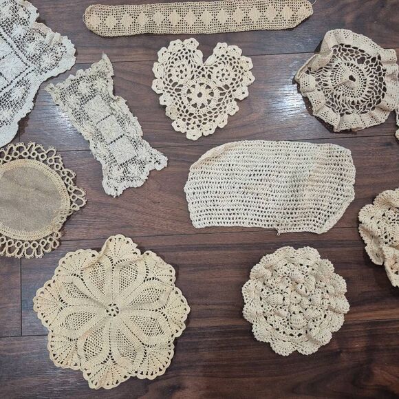 Crochet, 14 Vintage Vintage Medium Ivory, Cream Ecru Cotton Doilies, Handmade - Picture 3 of 7